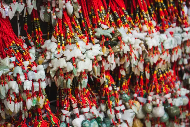중국의 전통 음악을 즐기는 사람들의 모습